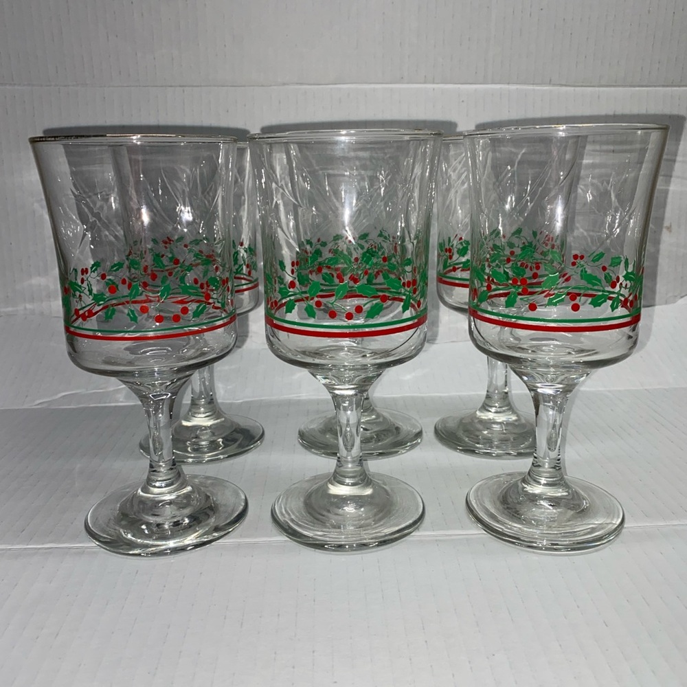 *5A vintage Arby's Christmas Collection glass from the 1980s. 6 holiday goblet’s